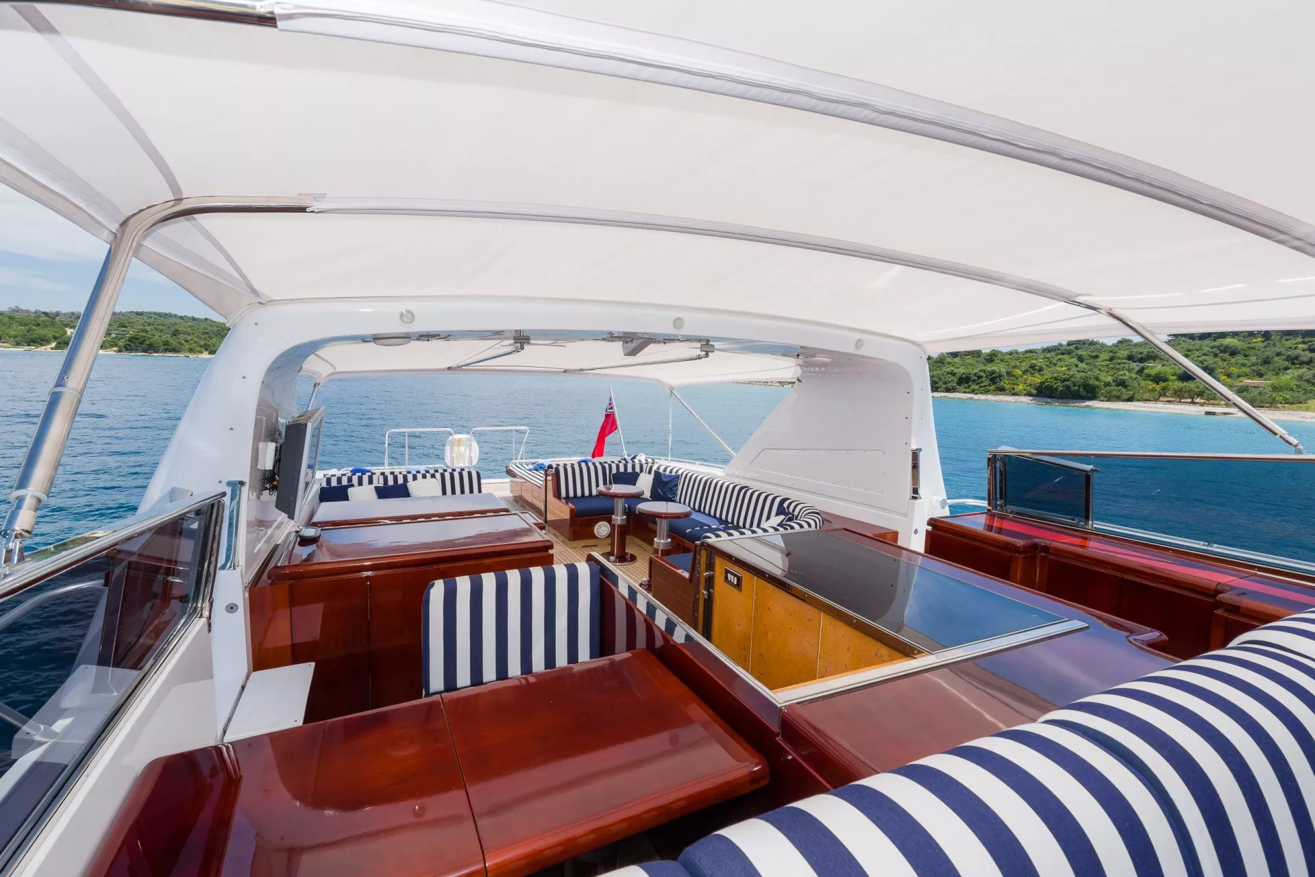 https://dev-api.arconyachts.com/storage/media/30091/conversions/348_9174292431-optimize.webp