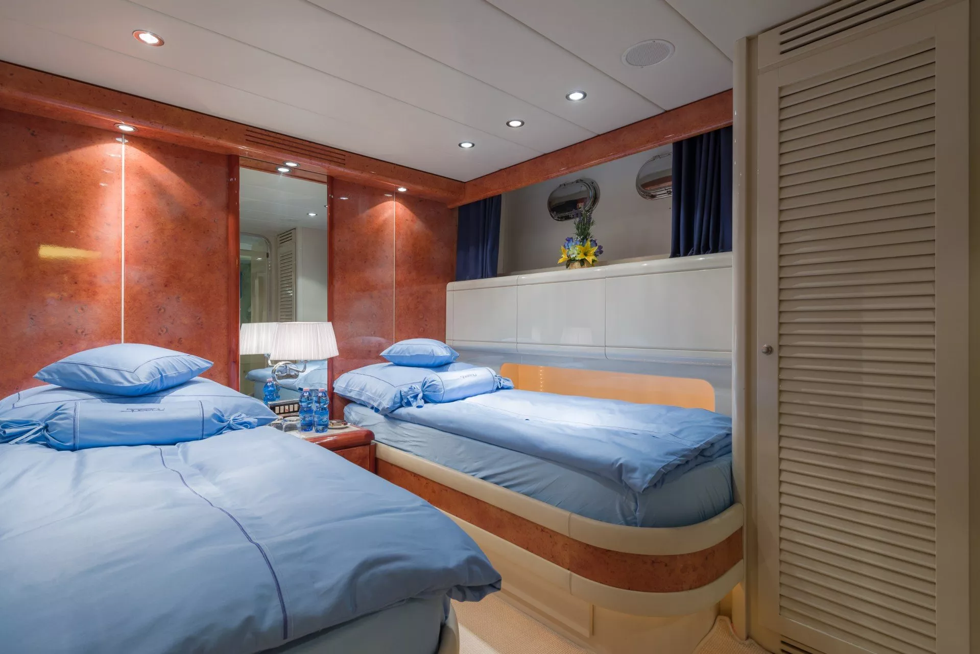 https://dev-api.arconyachts.com/storage/media/30098/conversions/348_5530112828-optimize.webp