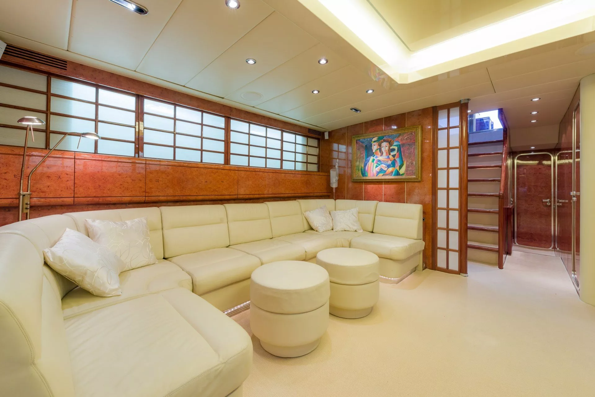 https://dev-api.arconyachts.com/storage/media/30107/conversions/348_7530451816-optimize.webp