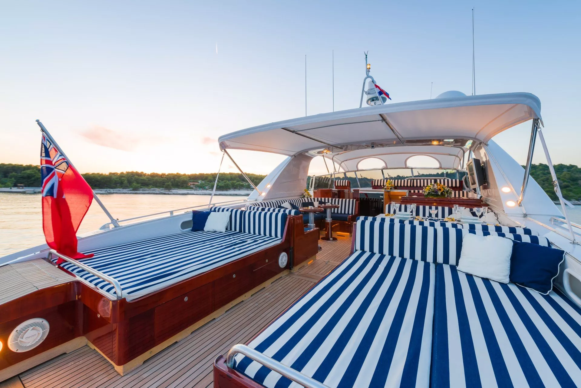 https://dev-api.arconyachts.com/storage/media/30110/conversions/348_4413686624-optimize.webp