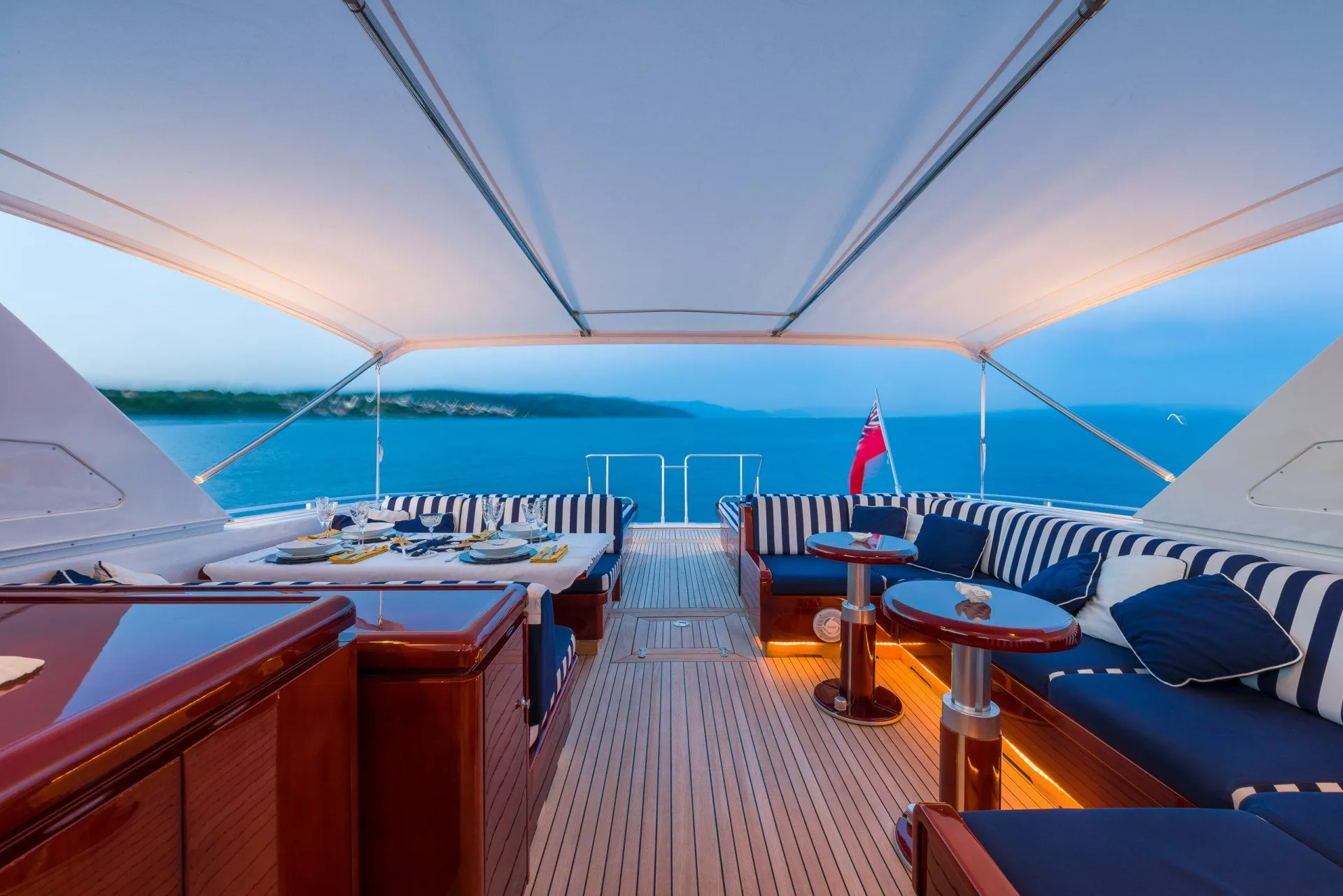 https://dev-api.arconyachts.com/storage/media/30113/conversions/348_6976715629-optimize.webp