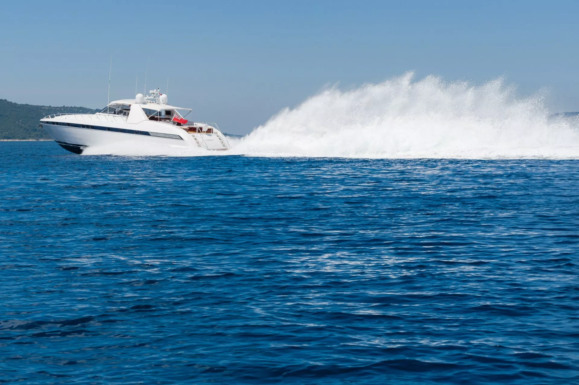 https://dev-api.arconyachts.com/storage/media/30115/conversions/348_3472888345-optimize.webp