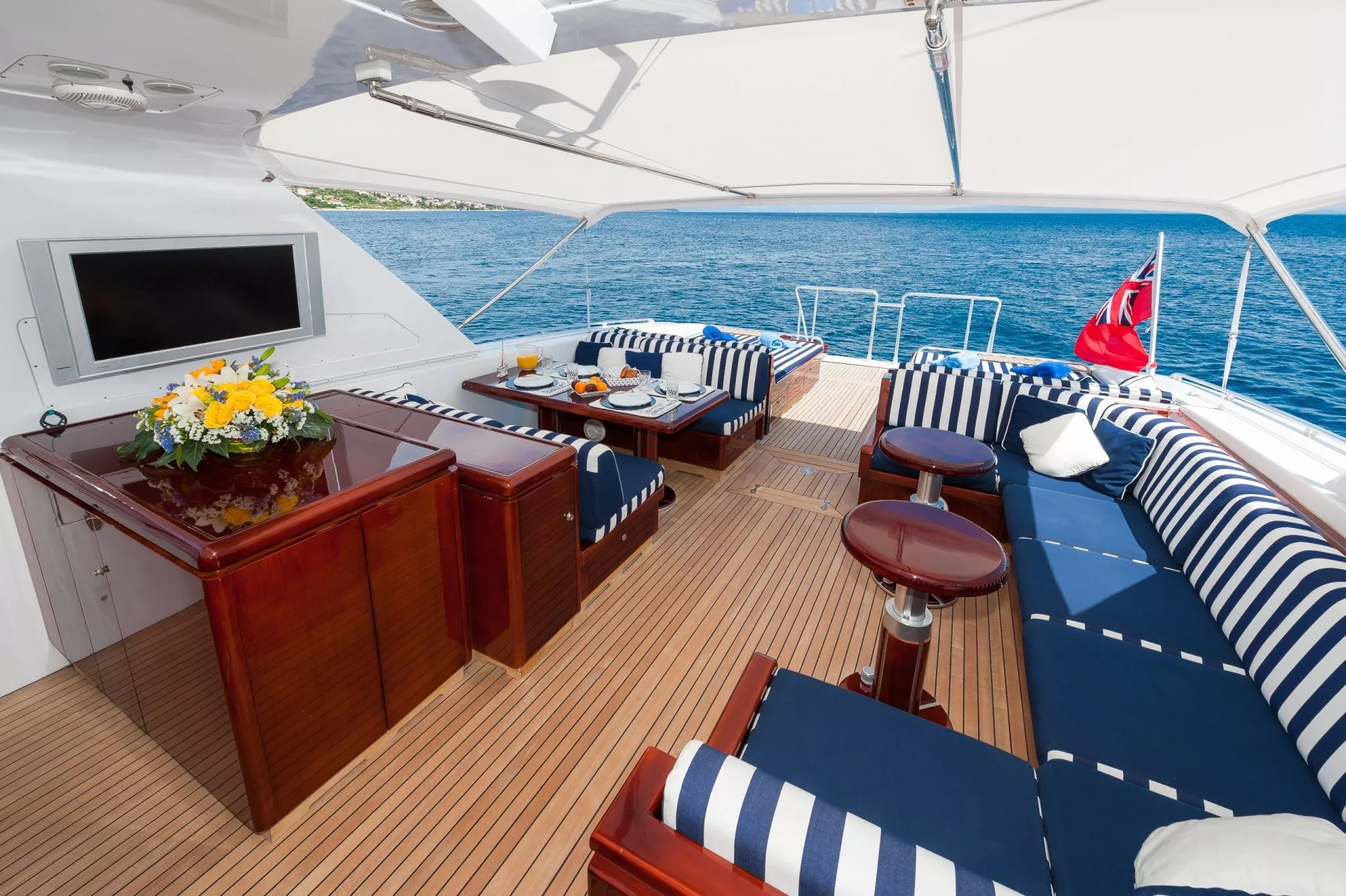 https://dev-api.arconyachts.com/storage/media/30118/conversions/348_6918109070-optimize.webp