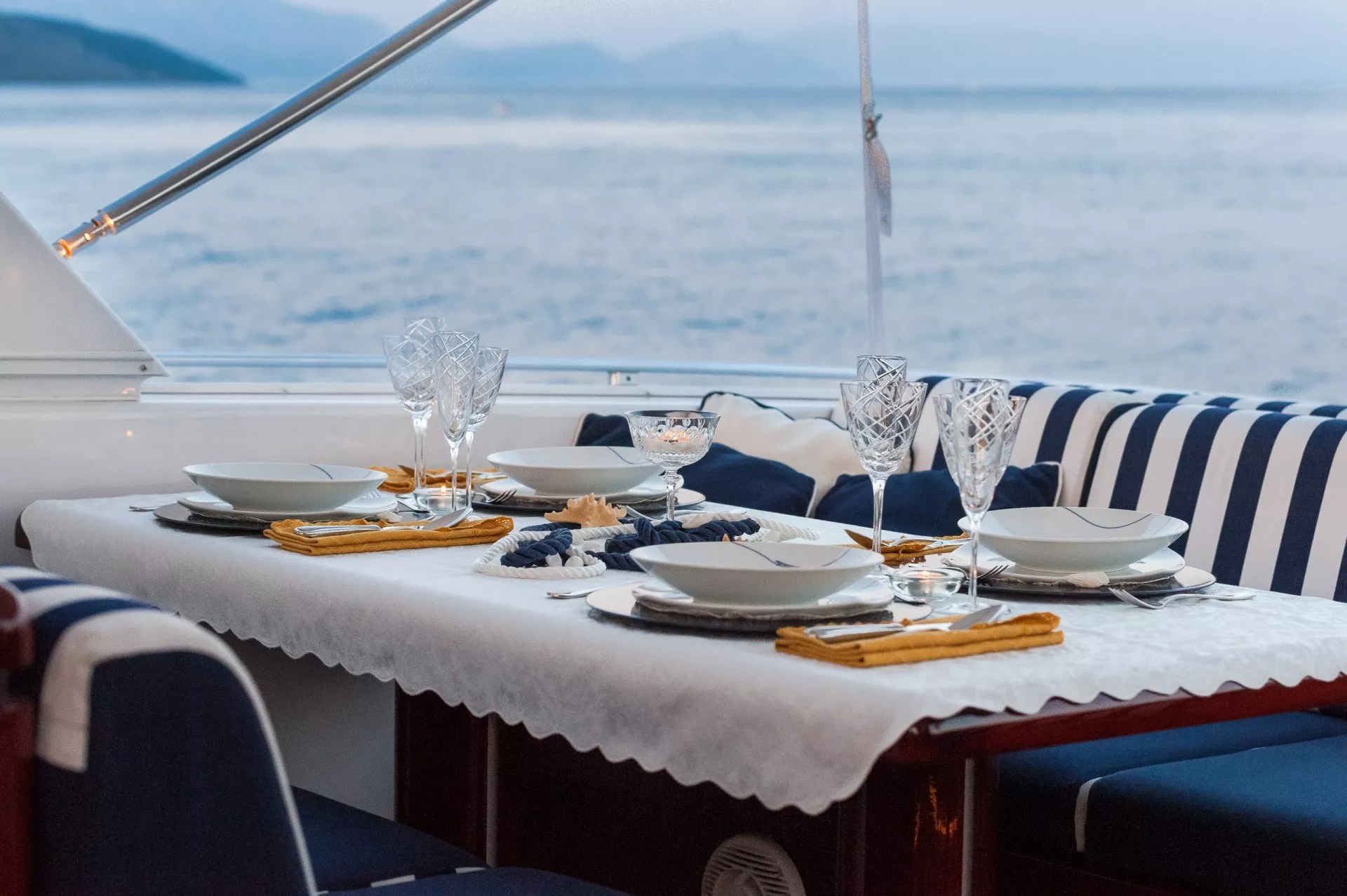 https://dev-api.arconyachts.com/storage/media/30119/conversions/348_2775146208-optimize.webp