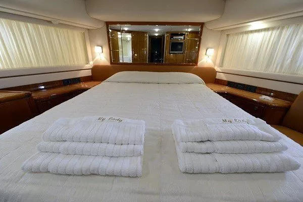 https://dev-api.arconyachts.com/storage/media/30129/conversions/347_0079620459-optimize.webp
