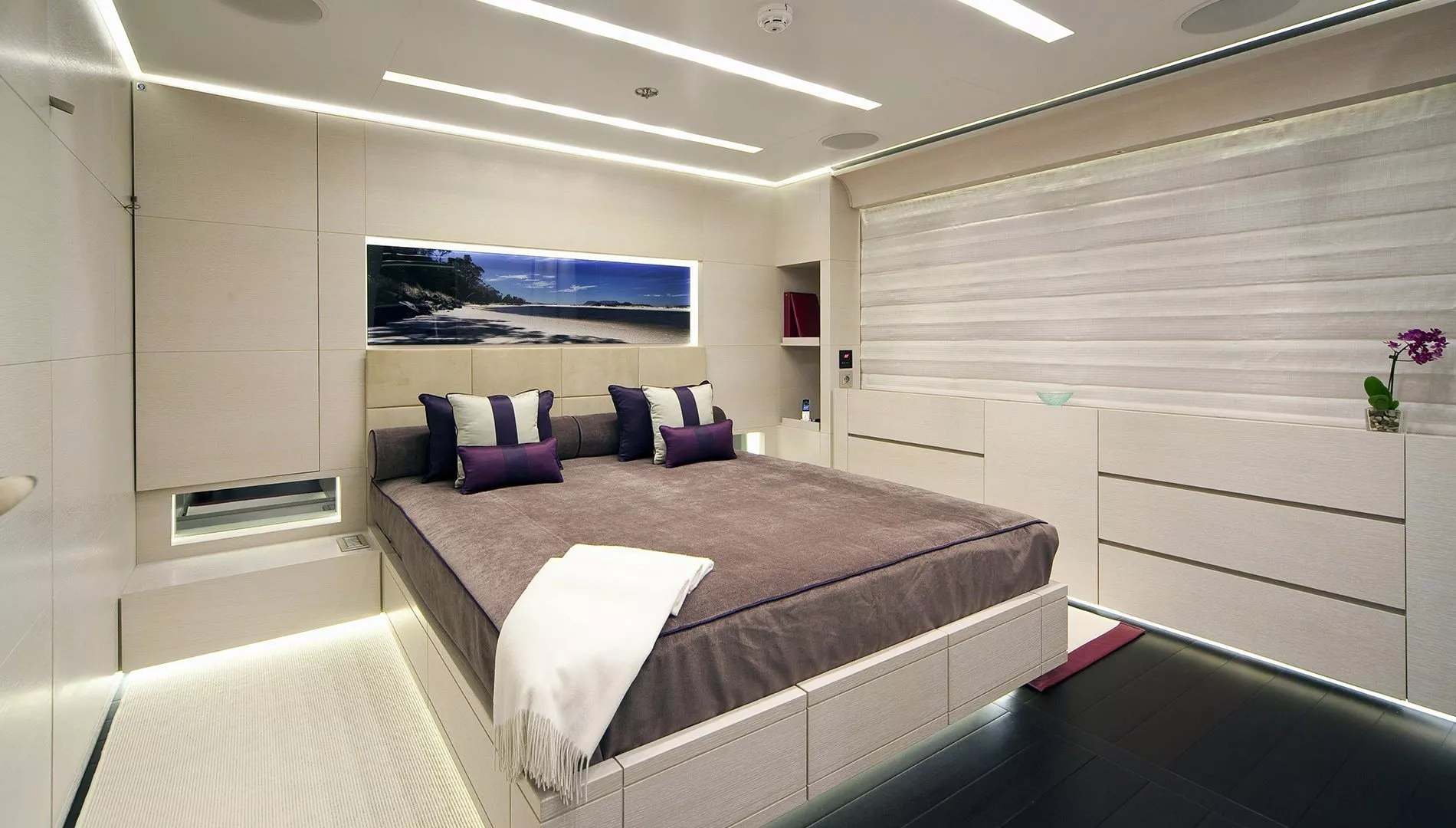 https://dev-api.arconyachts.com/storage/media/30141/conversions/85_1934715998-optimize.webp