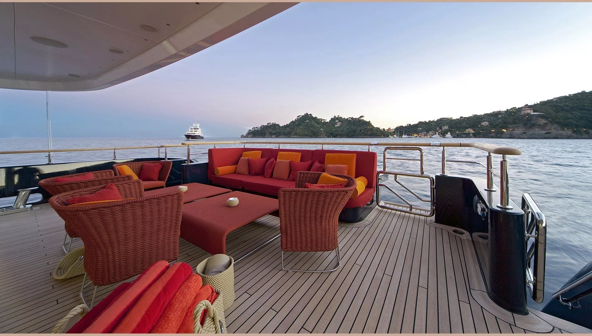 https://dev-api.arconyachts.com/storage/media/30143/conversions/85_2662430692-optimize.webp
