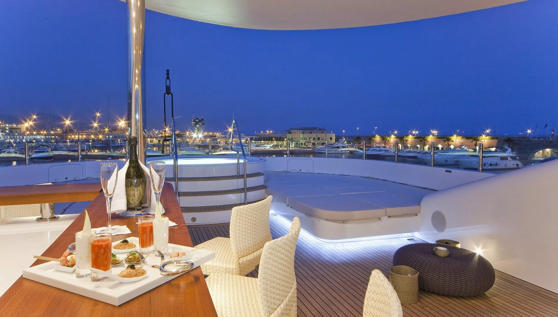 https://dev-api.arconyachts.com/storage/media/30144/conversions/85_2706017571-optimize.webp