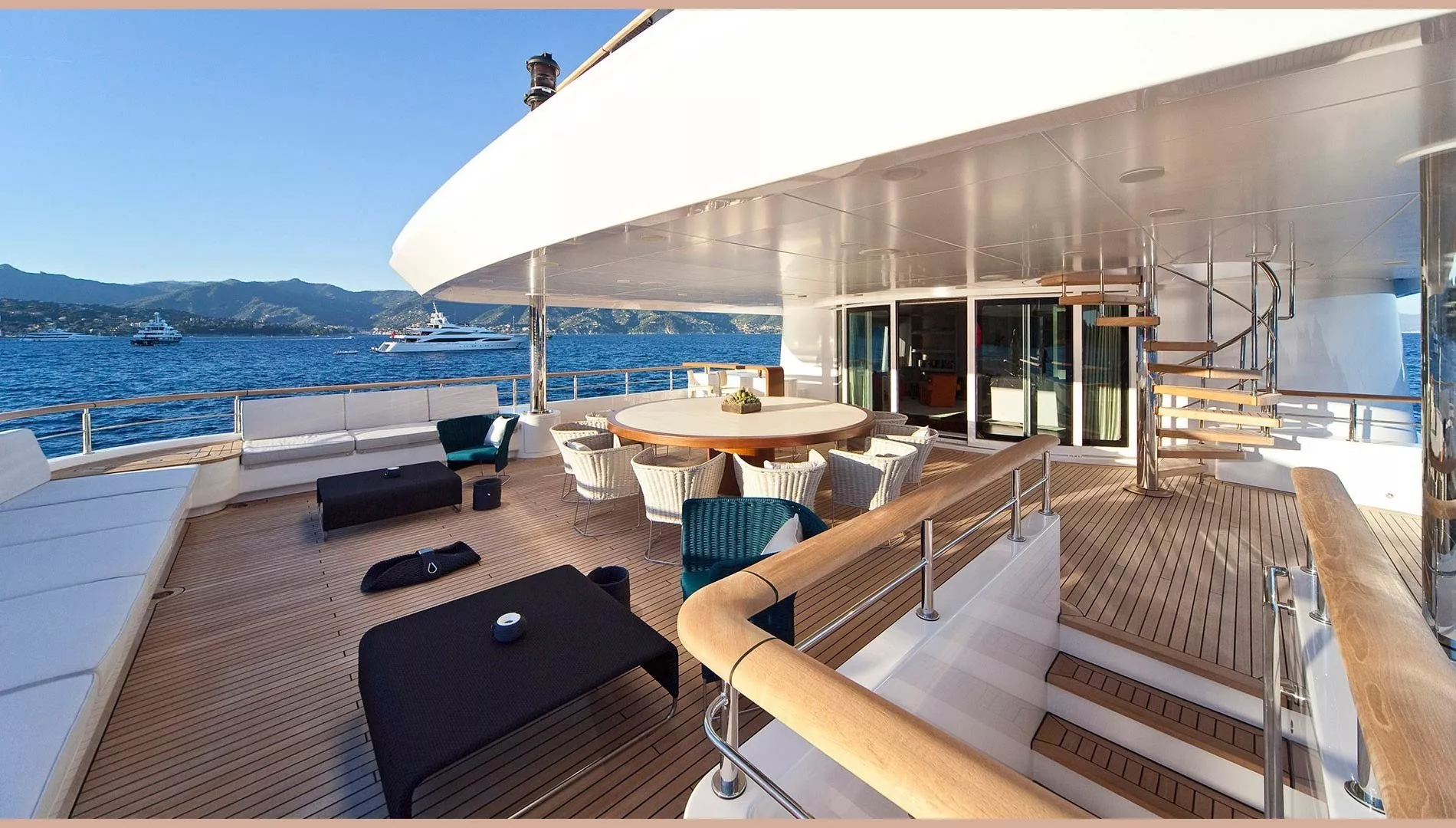 https://dev-api.arconyachts.com/storage/media/30146/conversions/85_7103115165-optimize.webp