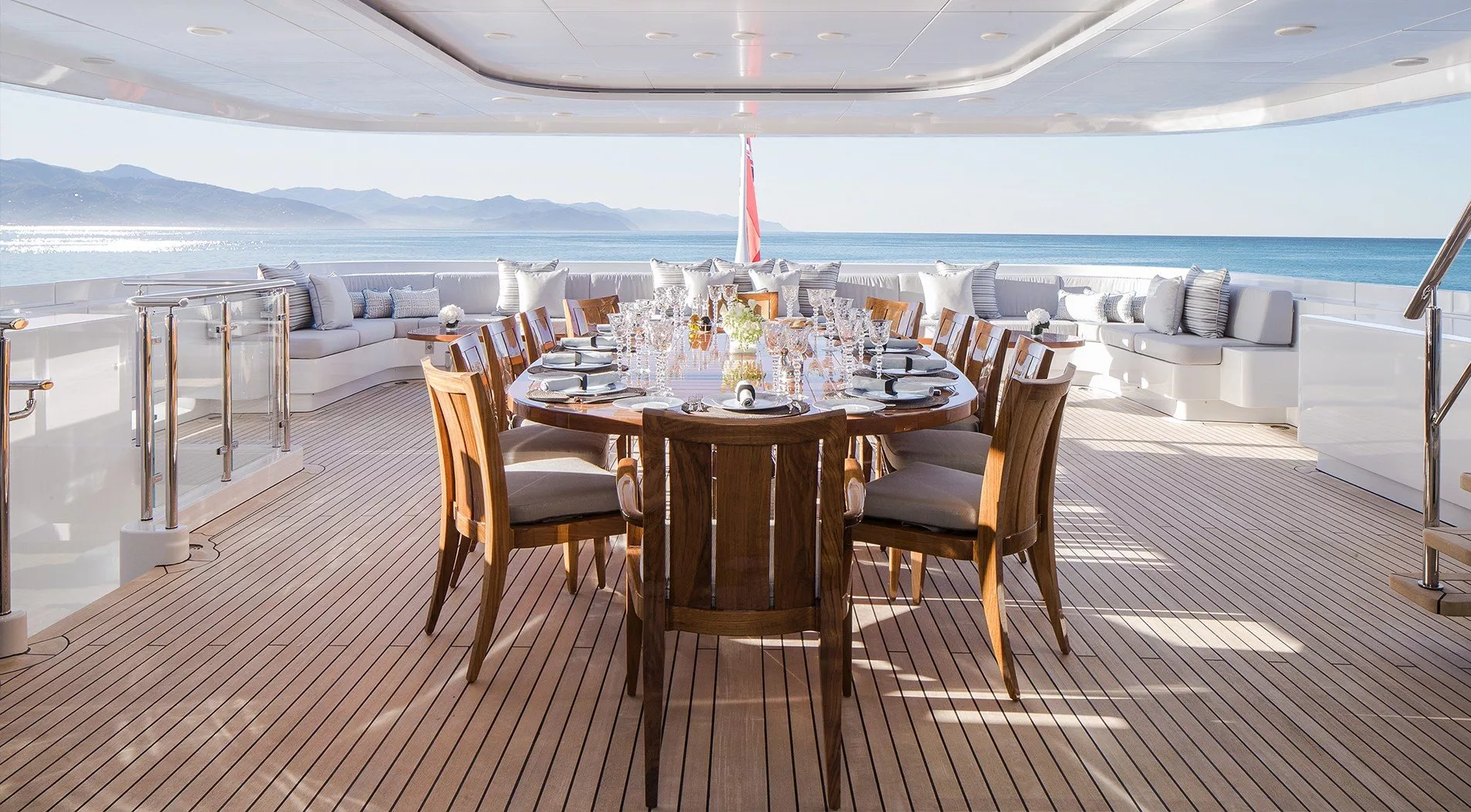 https://dev-api.arconyachts.com/storage/media/30161/conversions/345_2853368636-optimize.webp