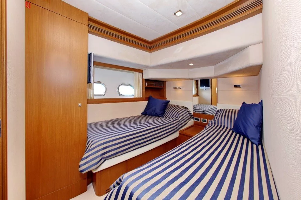 https://dev-api.arconyachts.com/storage/media/30208/conversions/343_1691372498-optimize.webp