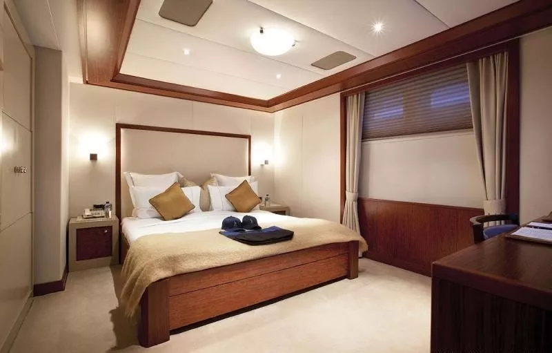 https://dev-api.arconyachts.com/storage/media/30278/conversions/338_7857406520-optimize.webp