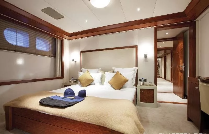 https://dev-api.arconyachts.com/storage/media/30280/conversions/338_4847375131-optimize.webp
