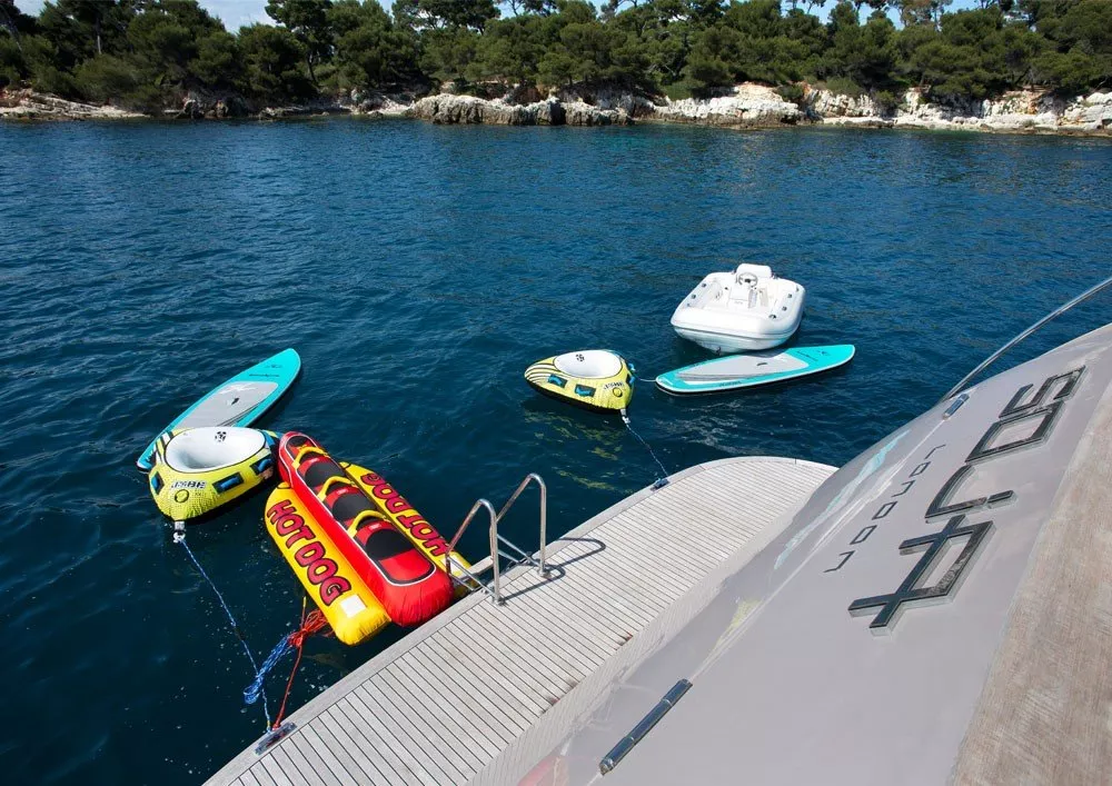 https://dev-api.arconyachts.com/storage/media/30308/conversions/336_7335718903-optimize.webp