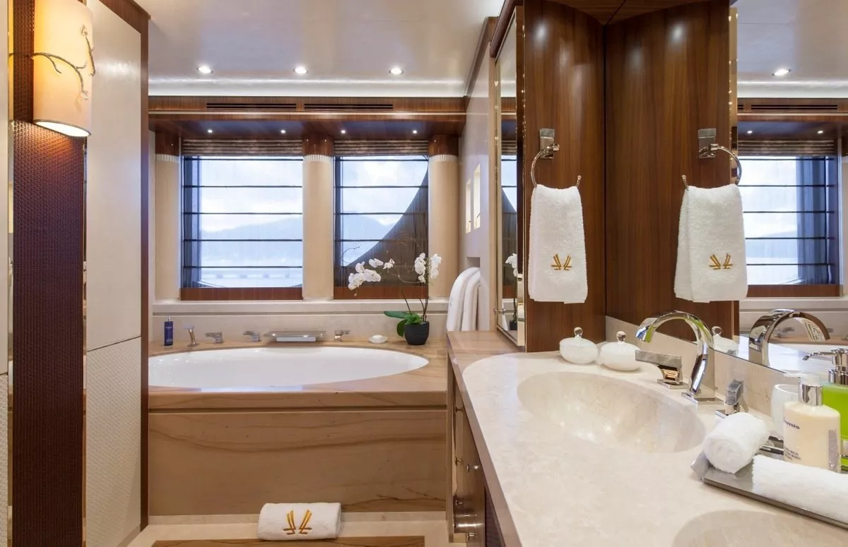 https://dev-api.arconyachts.com/storage/media/30335/conversions/87_9302513902-optimize.webp