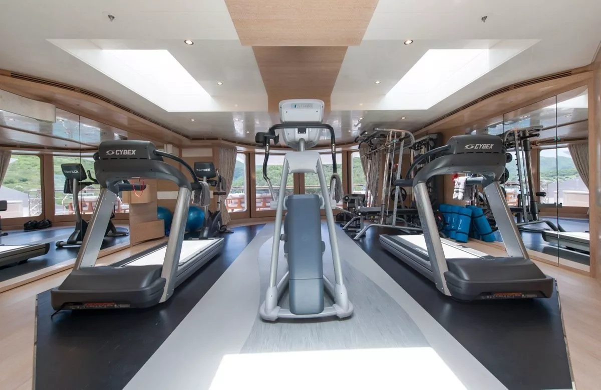https://dev-api.arconyachts.com/storage/media/30339/conversions/87_8794102089-optimize.webp