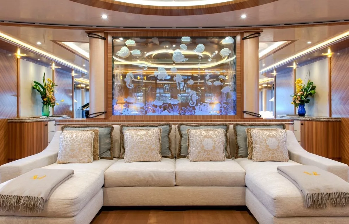 https://dev-api.arconyachts.com/storage/media/30348/conversions/87_2143712264-optimize.webp