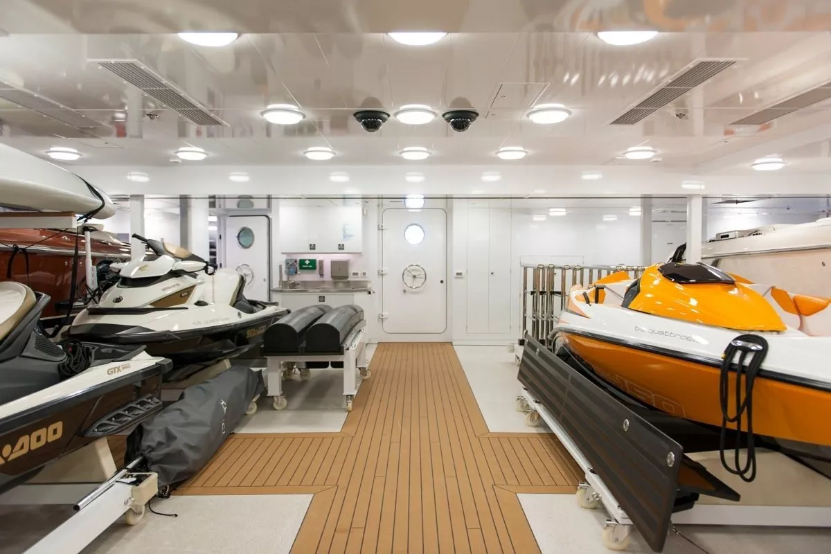 https://dev-api.arconyachts.com/storage/media/30349/conversions/87_3107760780-optimize.webp