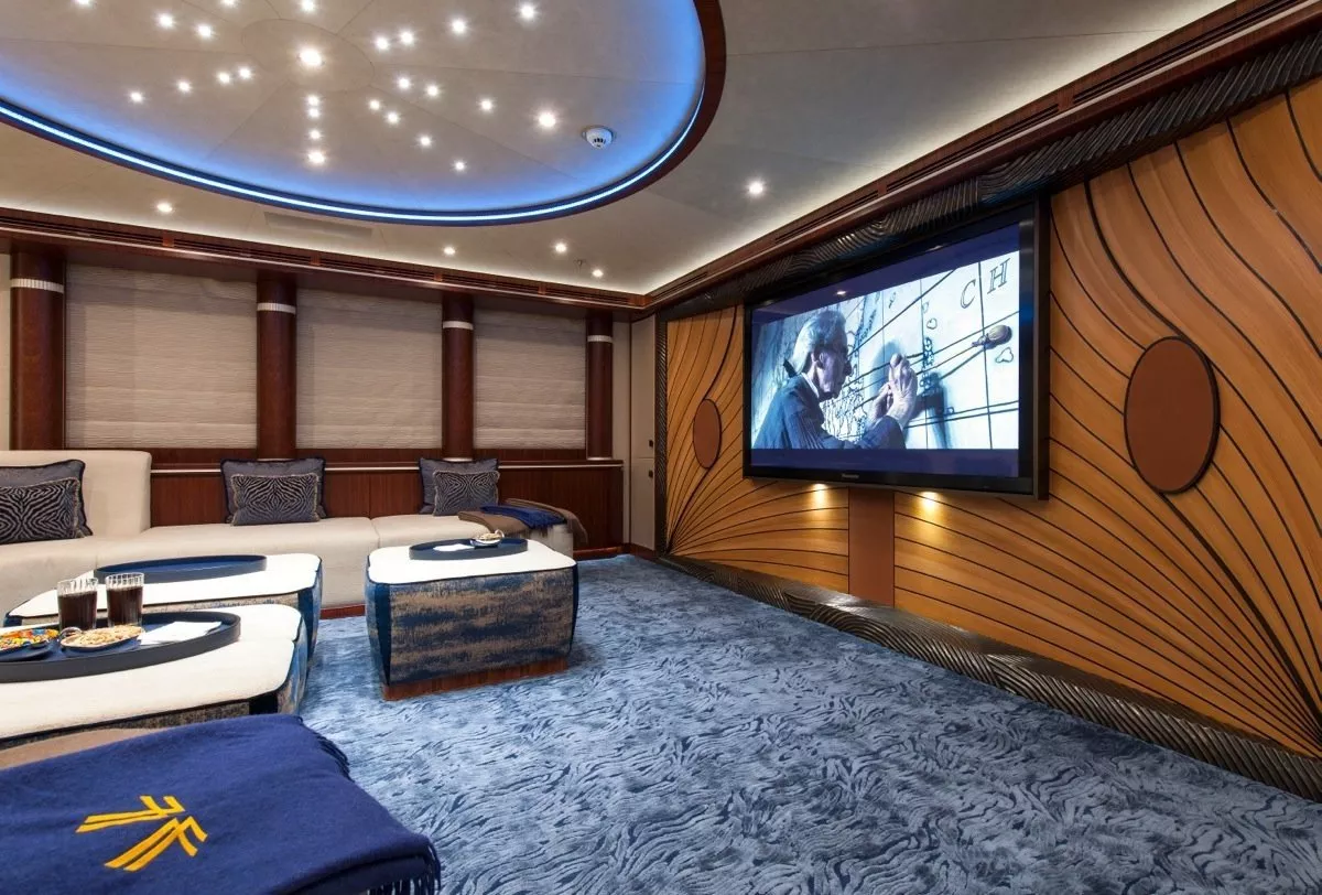 https://dev-api.arconyachts.com/storage/media/30352/conversions/87_5839055951-optimize.webp