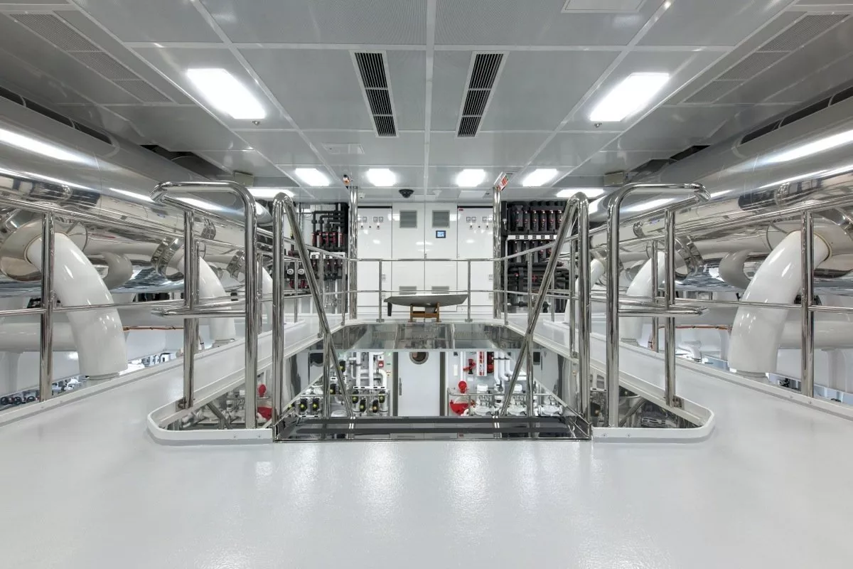 https://dev-api.arconyachts.com/storage/media/30353/conversions/87_9819623358-optimize.webp