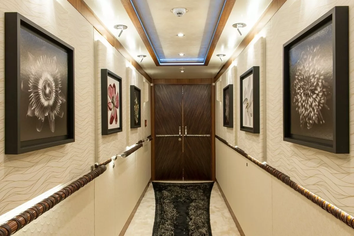 https://dev-api.arconyachts.com/storage/media/30359/conversions/87_6197662749-optimize.webp