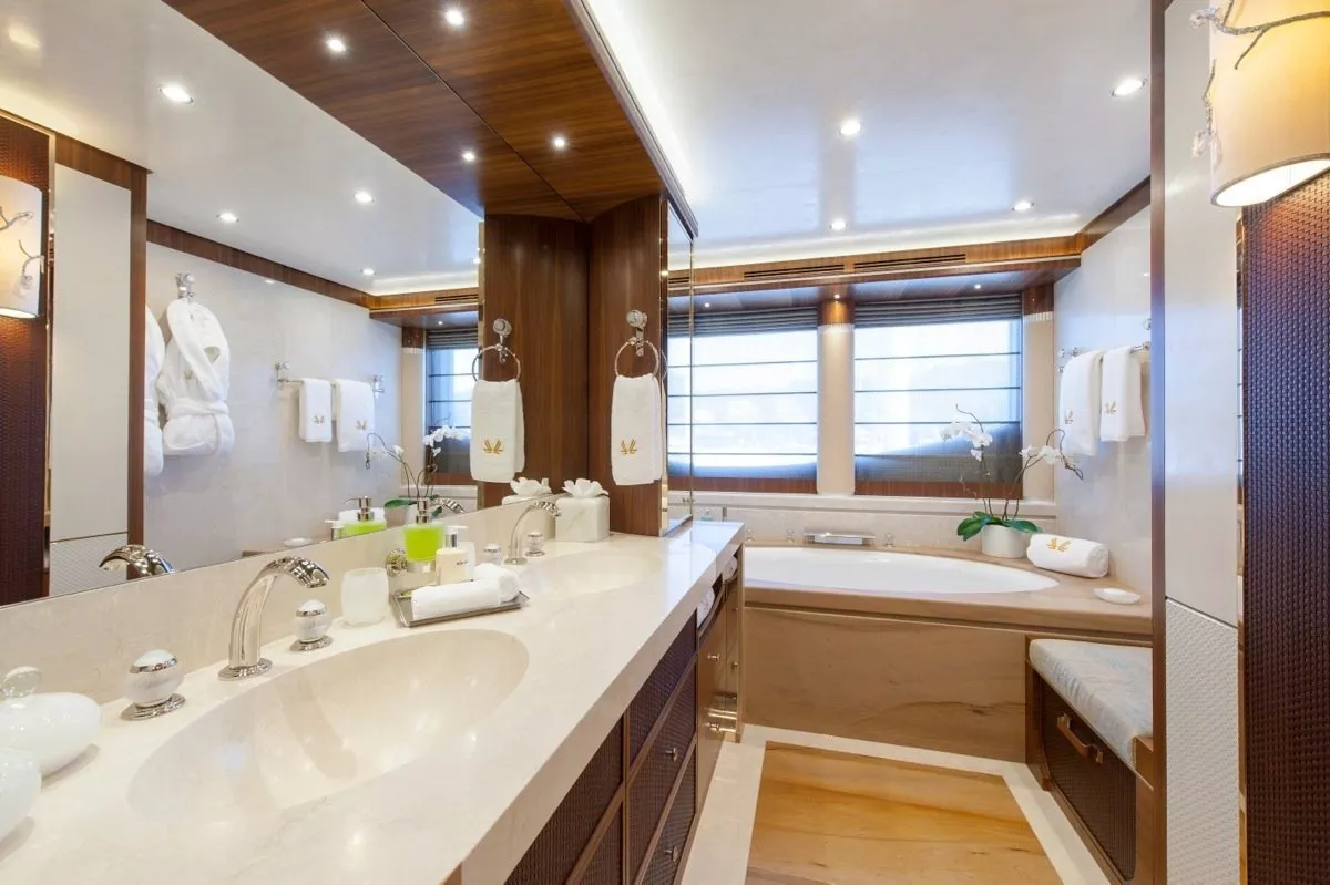 https://dev-api.arconyachts.com/storage/media/30361/conversions/87_3718401359-optimize.webp