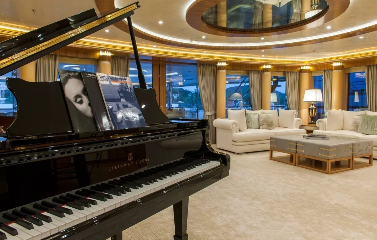 https://dev-api.arconyachts.com/storage/media/30363/conversions/87_9473647611-optimize.webp