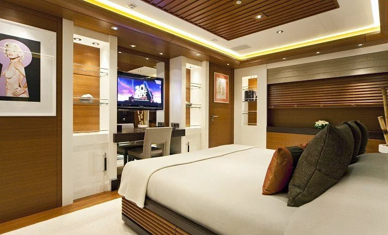https://dev-api.arconyachts.com/storage/media/30386/conversions/331_5375103905-optimize.webp