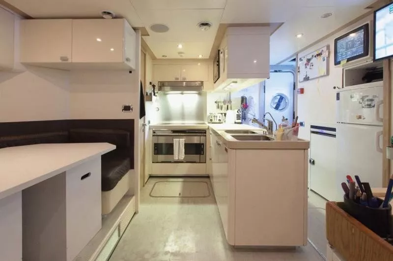 https://dev-api.arconyachts.com/storage/media/30405/conversions/330_5799305765-optimize.webp