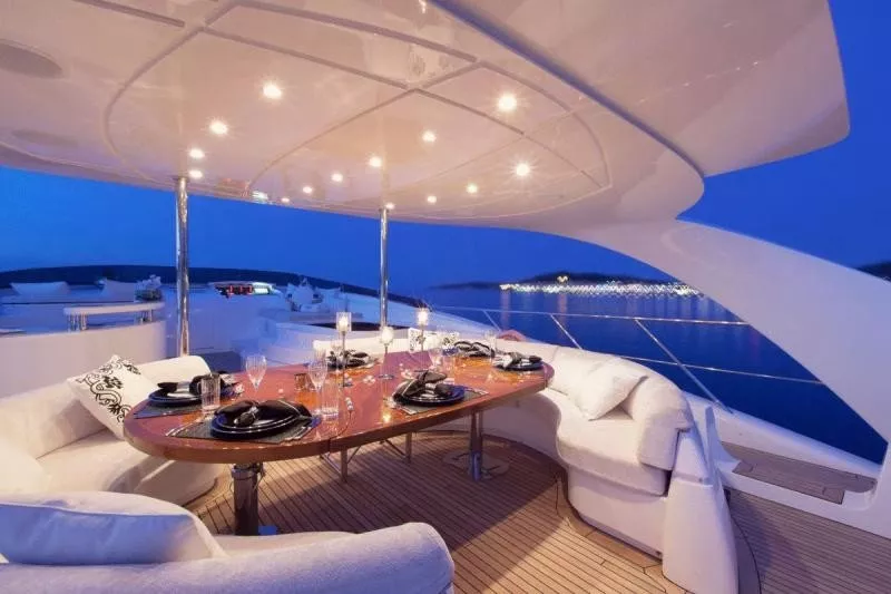 https://dev-api.arconyachts.com/storage/media/30412/conversions/330_2522298498-optimize.webp