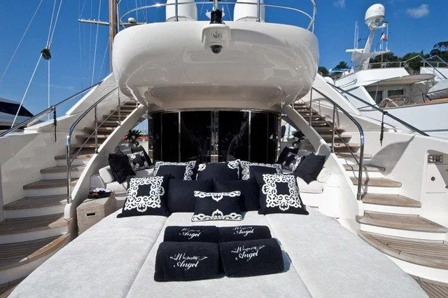 https://dev-api.arconyachts.com/storage/media/30415/conversions/330_5318559935-optimize.webp