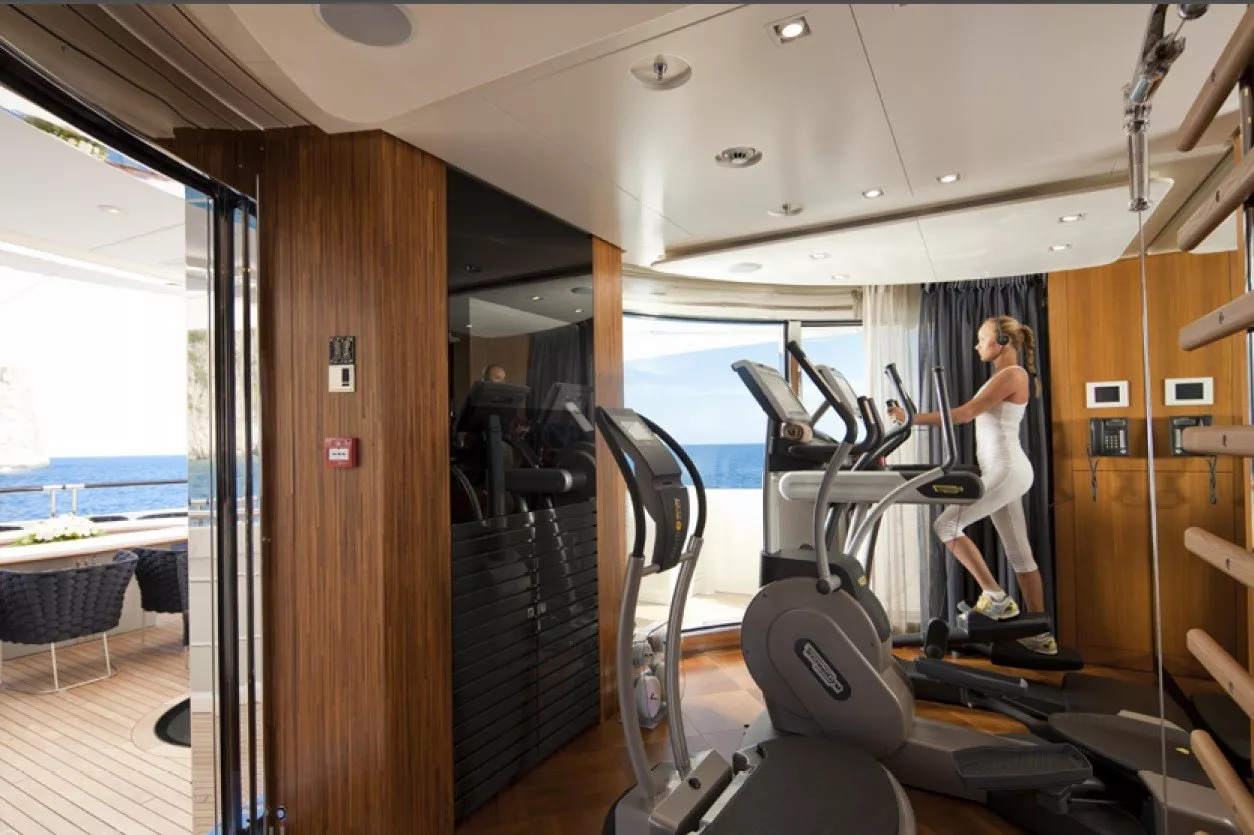 https://dev-api.arconyachts.com/storage/media/30435/conversions/328_0094099781-optimize.webp