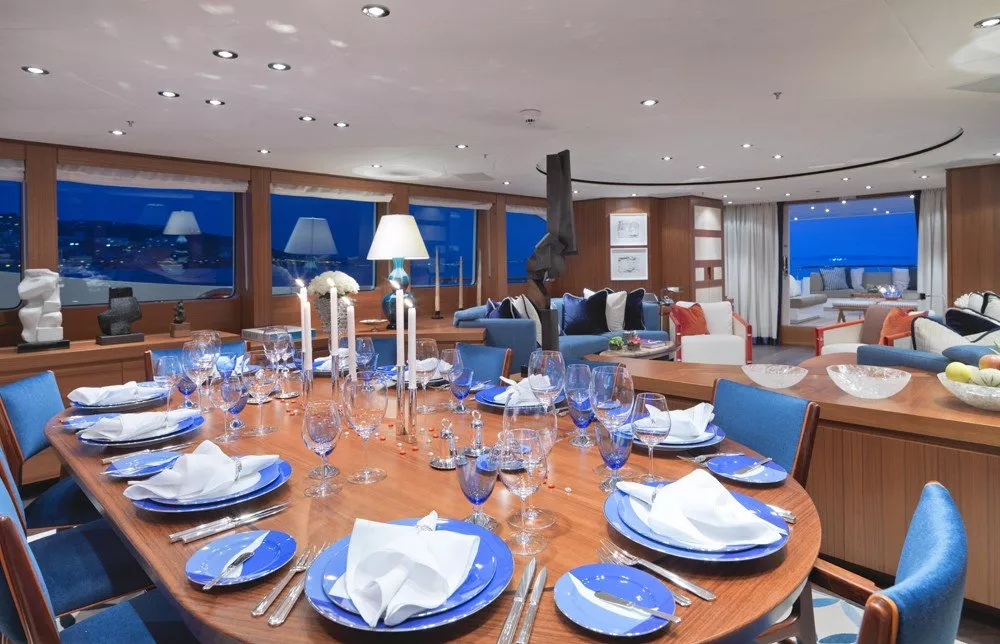 https://dev-api.arconyachts.com/storage/media/30465/conversions/325_9237676879-optimize.webp