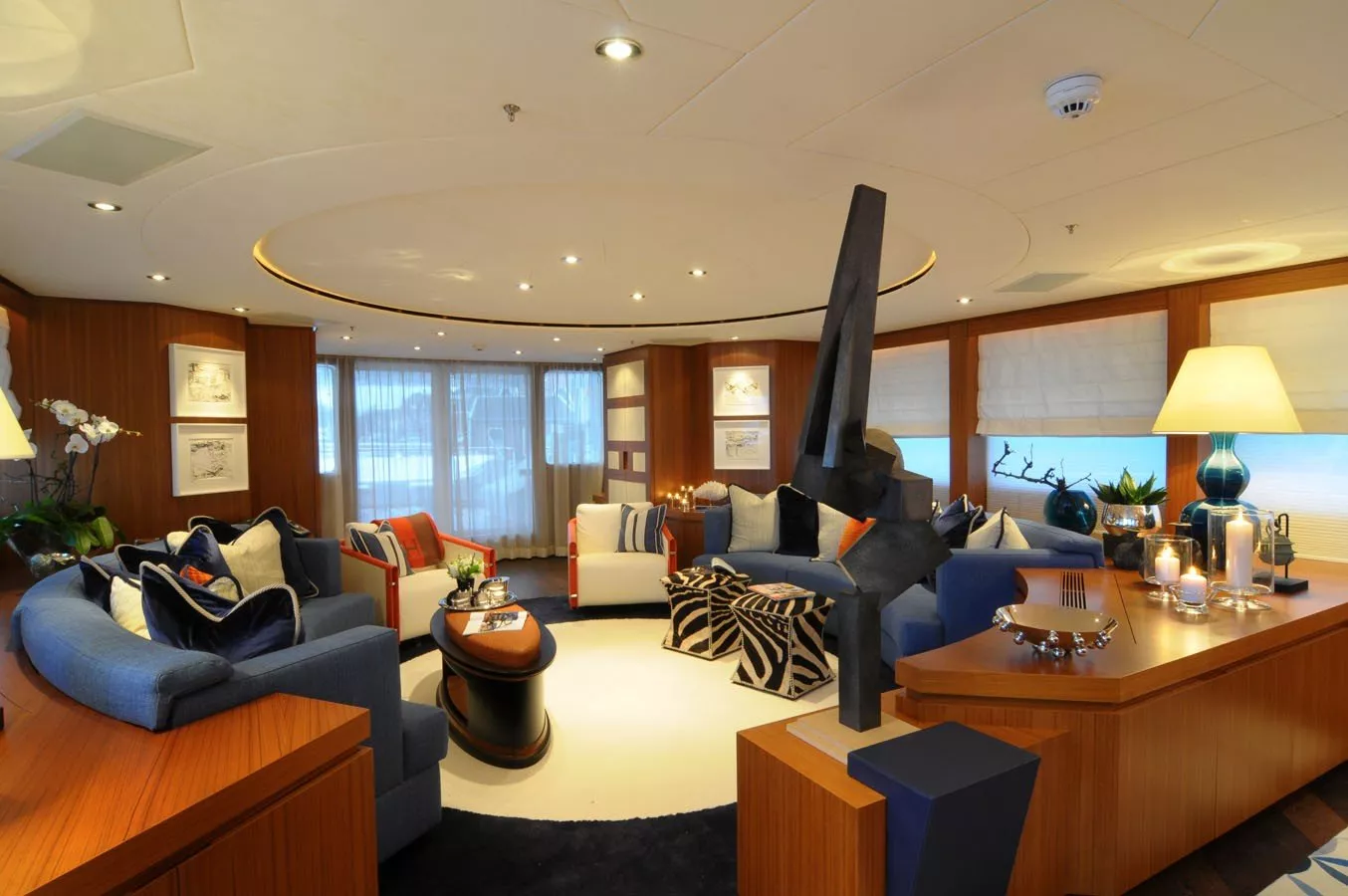 https://dev-api.arconyachts.com/storage/media/30468/conversions/325_4198216120-optimize.webp