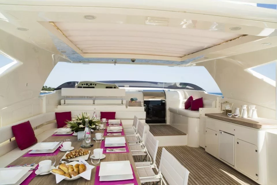 Ferretti 881 SANS ABRI