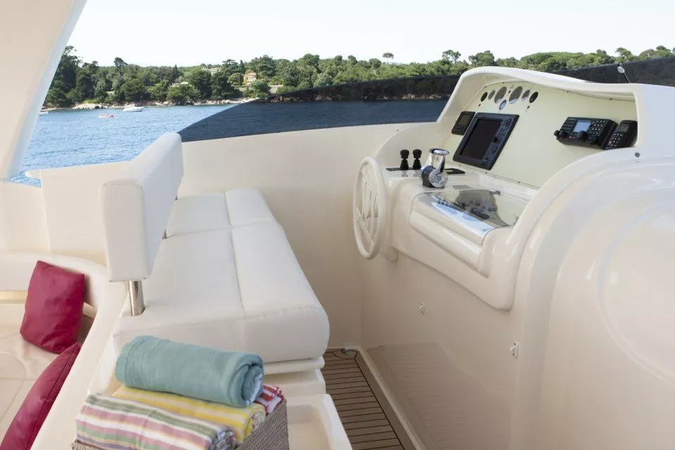 https://dev-api.arconyachts.com/storage/media/30513/conversions/321_0601521247-optimize.webp