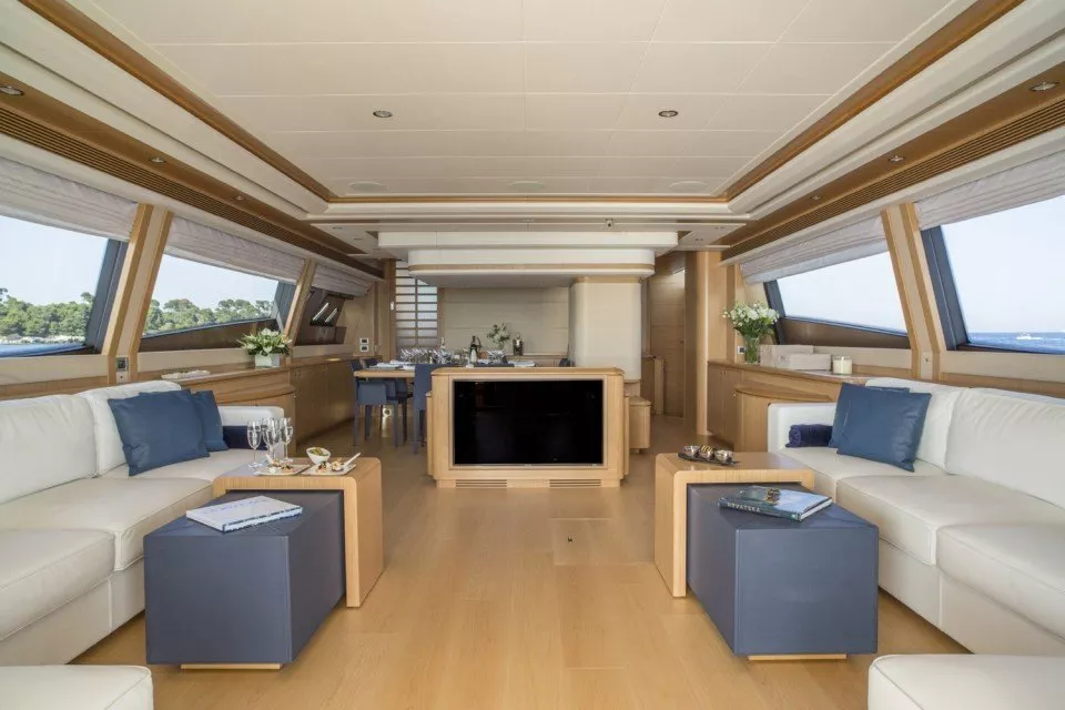 https://dev-api.arconyachts.com/storage/media/30515/conversions/321_7946937692-optimize.webp