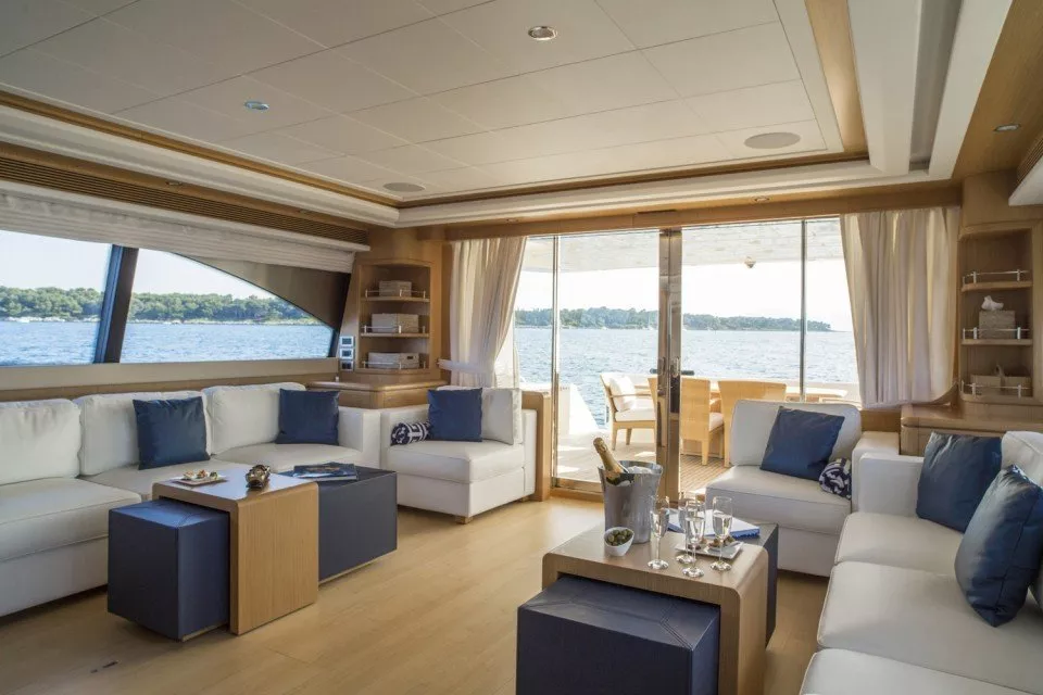 https://dev-api.arconyachts.com/storage/media/30516/conversions/321_6589487999-optimize.webp