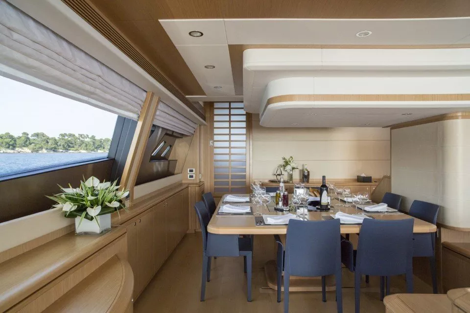 https://dev-api.arconyachts.com/storage/media/30517/conversions/321_1965170746-optimize.webp