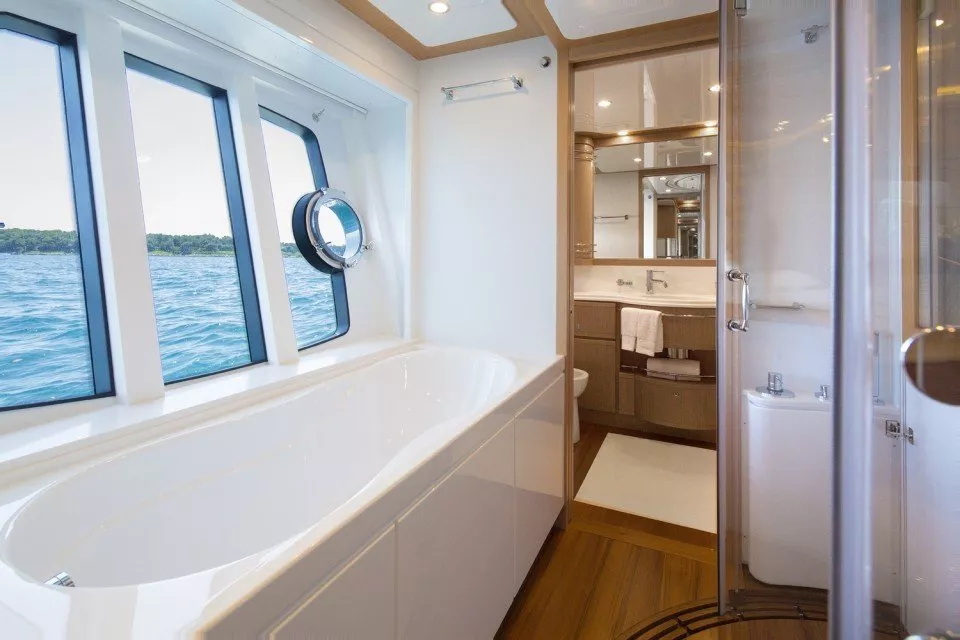 https://dev-api.arconyachts.com/storage/media/30522/conversions/321_9036811050-optimize.webp