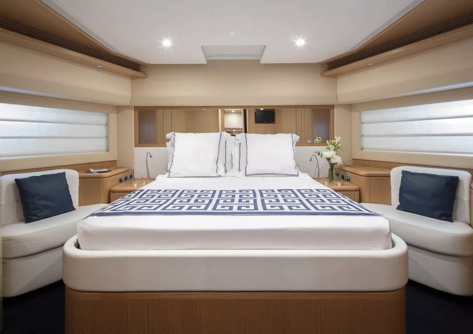 https://dev-api.arconyachts.com/storage/media/30523/conversions/321_9562520849-optimize.webp