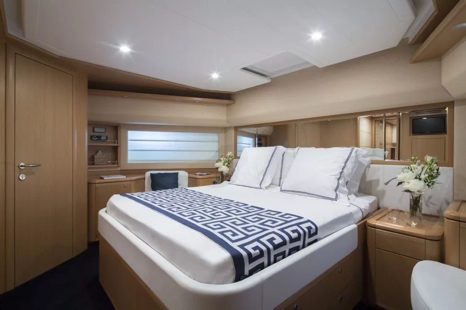 https://dev-api.arconyachts.com/storage/media/30524/conversions/321_6102512896-optimize.webp
