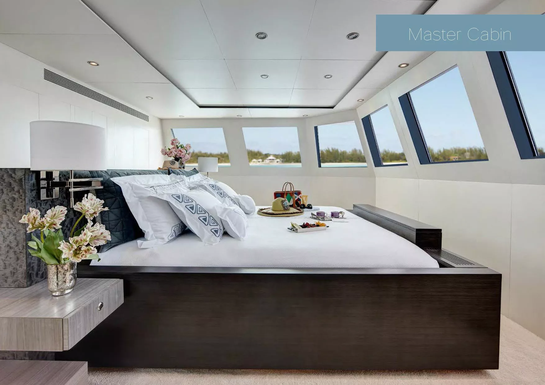 https://dev-api.arconyachts.com/storage/media/30569/conversions/317_7649518992-optimize.webp