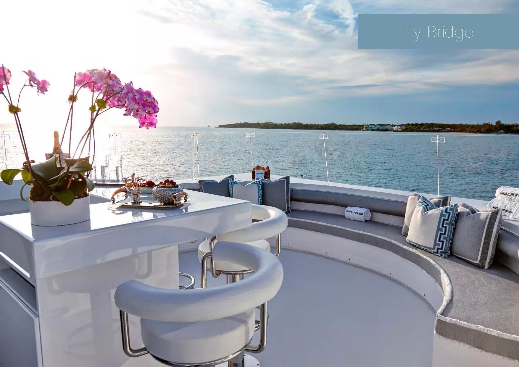 https://dev-api.arconyachts.com/storage/media/30580/conversions/317_5070729347-optimize.webp
