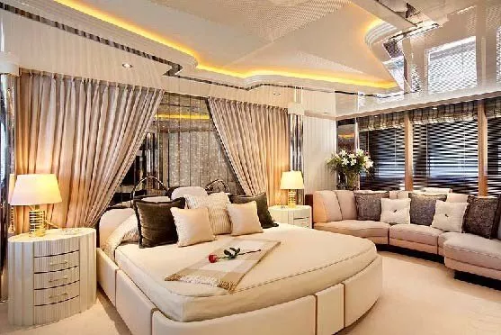 https://dev-api.arconyachts.com/storage/media/30596/conversions/316_5195680062-optimize.webp