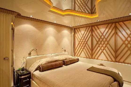 https://dev-api.arconyachts.com/storage/media/30598/conversions/316_3474643461-optimize.webp