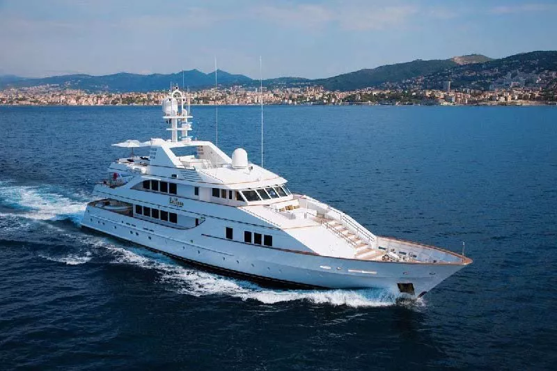 https://dev-api.arconyachts.com/storage/media/30605/conversions/316_3403347185-optimize.webp