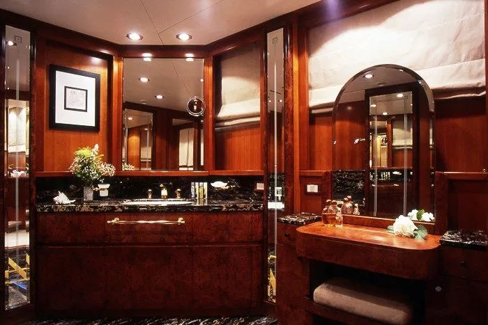 https://dev-api.arconyachts.com/storage/media/30631/conversions/314_8123996344-optimize.webp