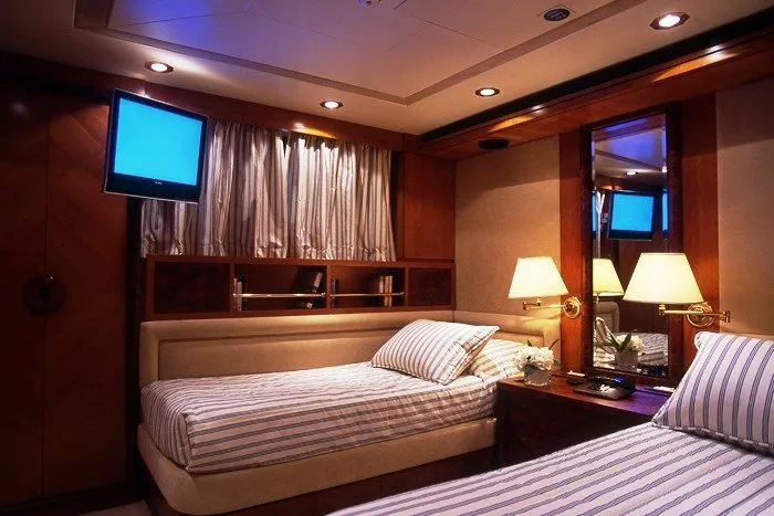 https://dev-api.arconyachts.com/storage/media/30635/conversions/314_2079304660-optimize.webp