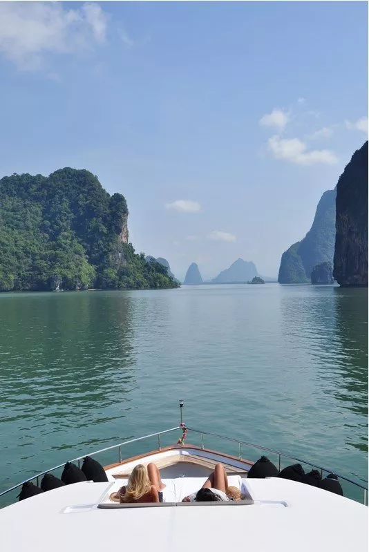https://dev-api.arconyachts.com/storage/media/30646/conversions/313_4388555336-optimize.webp